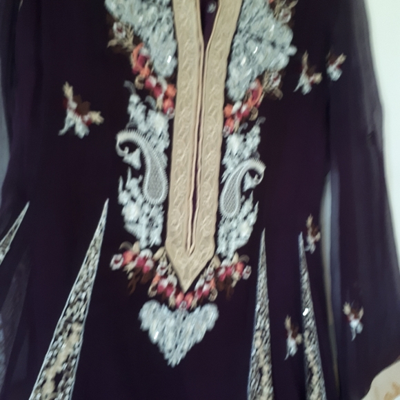 Traditional outfit - Picture 4 of 7